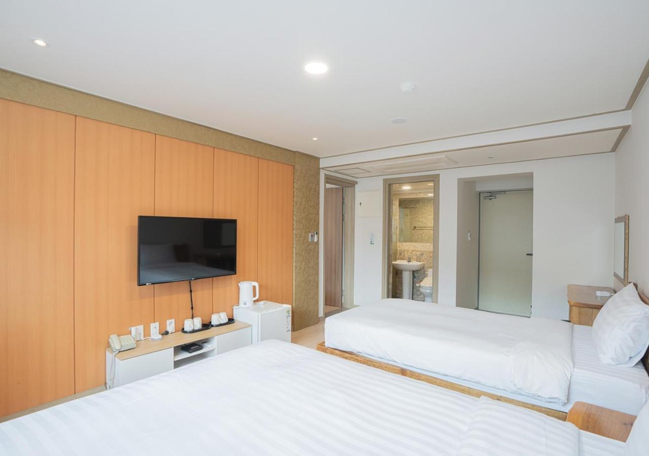 J2 Family Hotel Jeju Ngoại thất bức ảnh