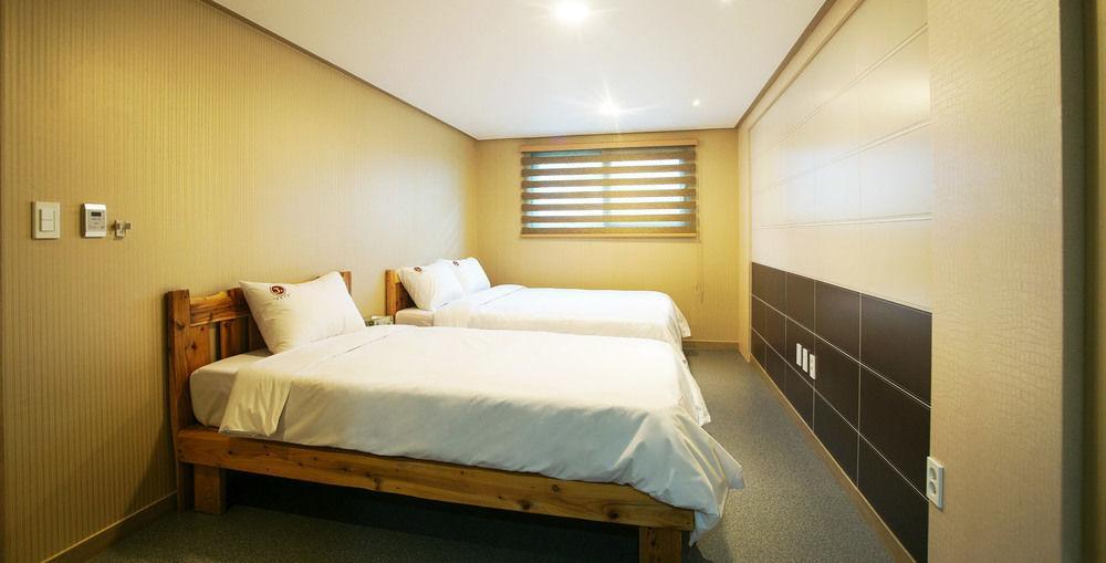 J2 Family Hotel Jeju Ngoại thất bức ảnh