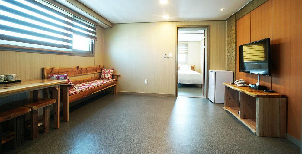 J2 Family Hotel Jeju Ngoại thất bức ảnh