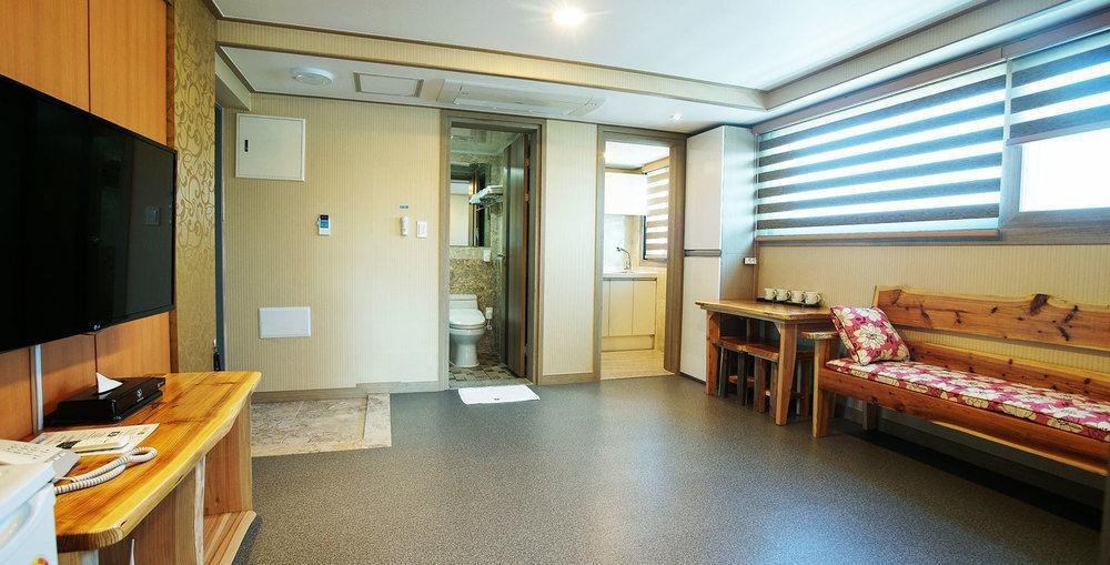 J2 Family Hotel Jeju Ngoại thất bức ảnh