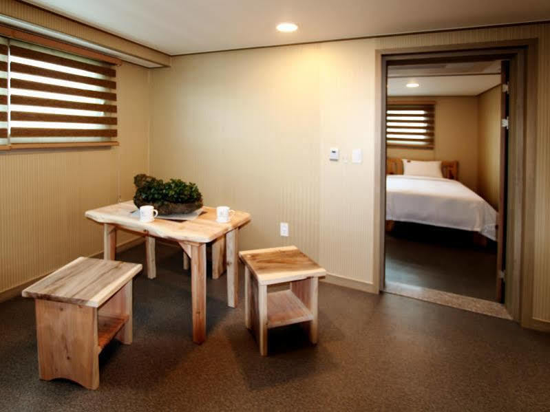J2 Family Hotel Jeju Ngoại thất bức ảnh